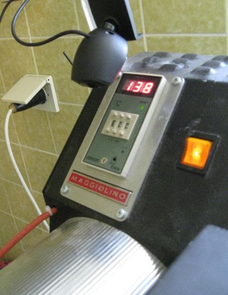 Maggio_06.jpg - The Omron controller and Logitech 3000 webcam that provides the data for the OCR data logger from TMCs GreenBean.