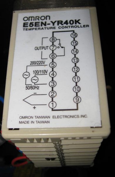 Maggio_08.jpg - The Omron 35EN temparature controller.