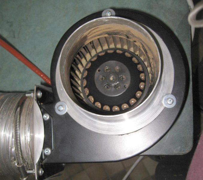 Maggio_09.jpg - The fan helps control the temperature by drawing hot air of of the drum and is also used to cool the roasted beans.