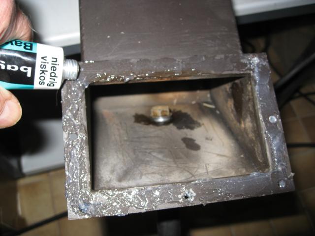 Maggio_29.jpg - Not exactly rocket science, but necessary to prevent air from leaking in around the sides.