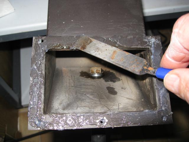 Maggio_30.jpg - The silicone was smoothed to provide a good seal.