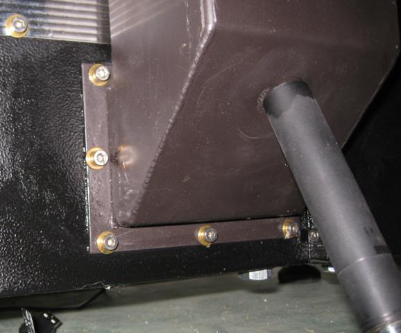 Maggio_31.jpg - The air duct is attached with 7 screws.
